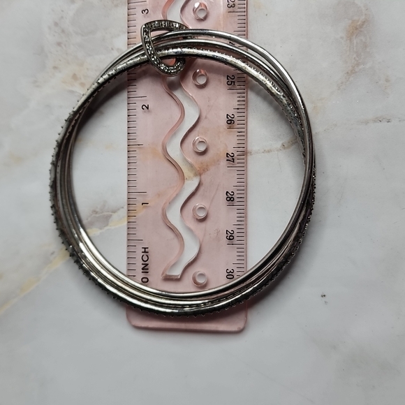 3 sterling silver bangles connected with by a  heart - Picture 4 of 7